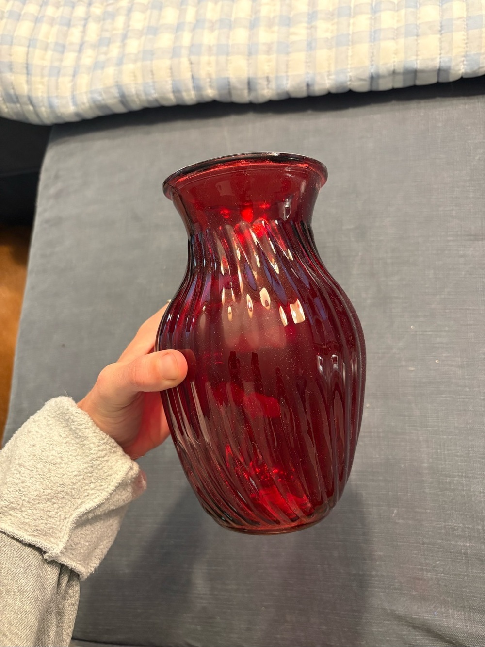 Red Glass Ribbed Vase - Unbranded - Picture 5 of 6